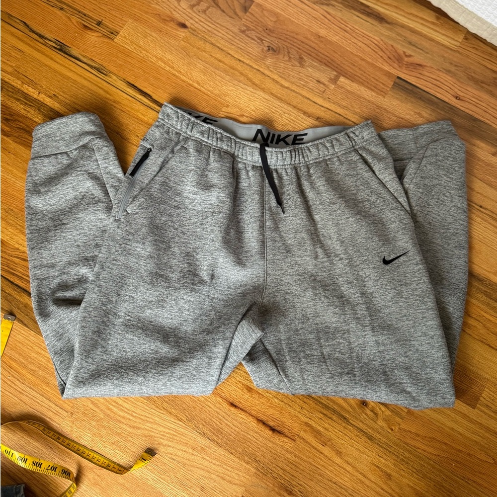 Nike Men’s Heather Gray Joggers